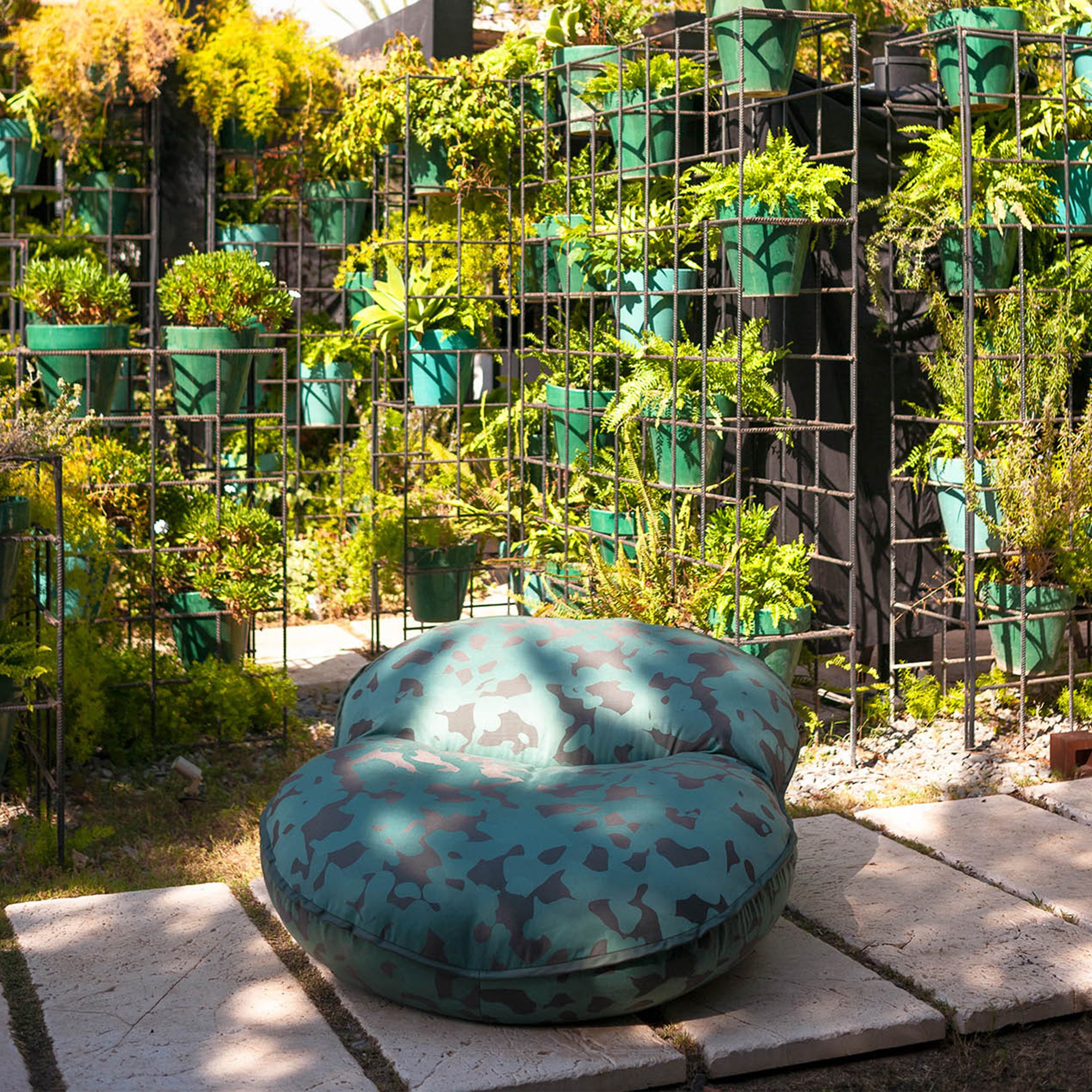 Montreal Outdoor Lounge Chair