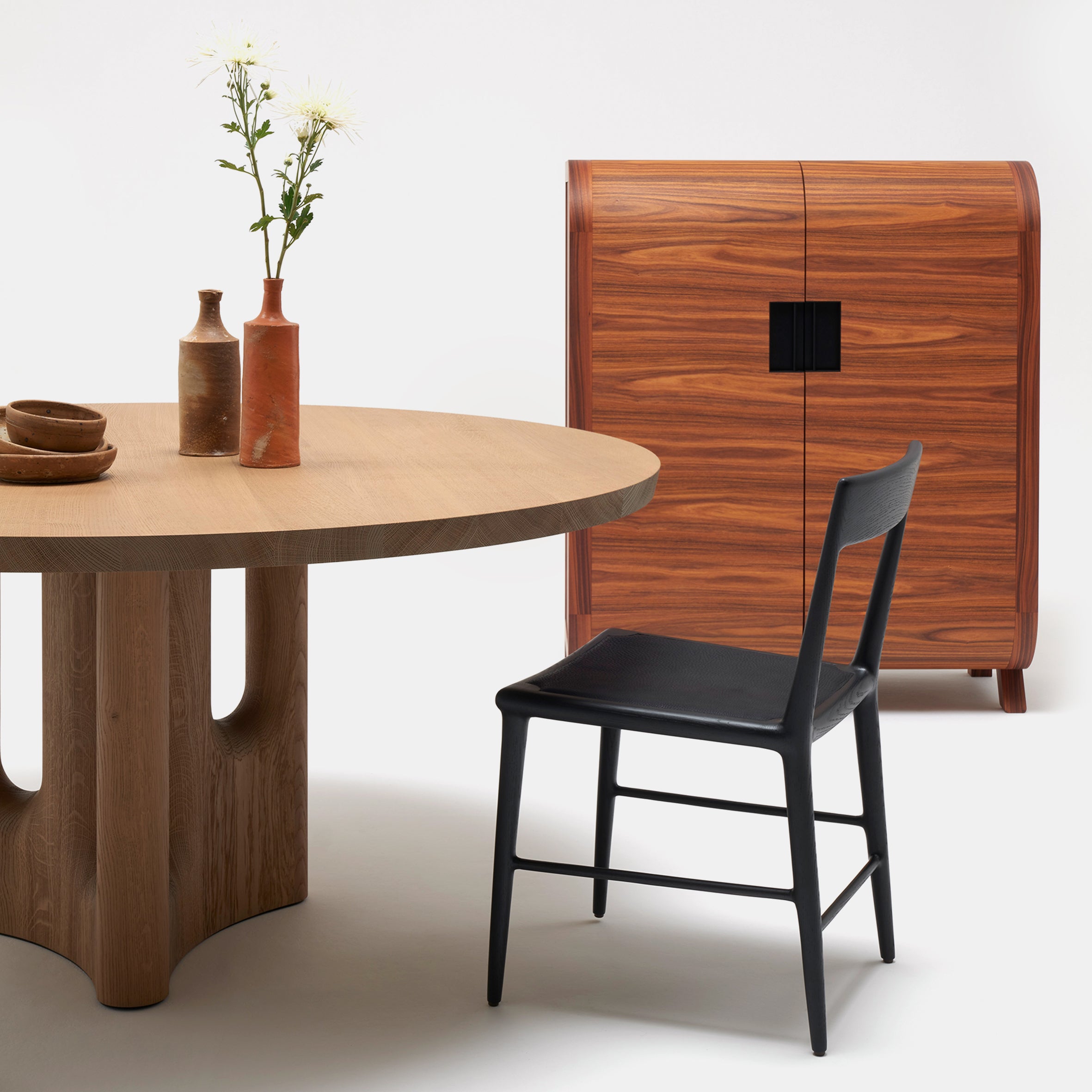 NIN Round Dining Table