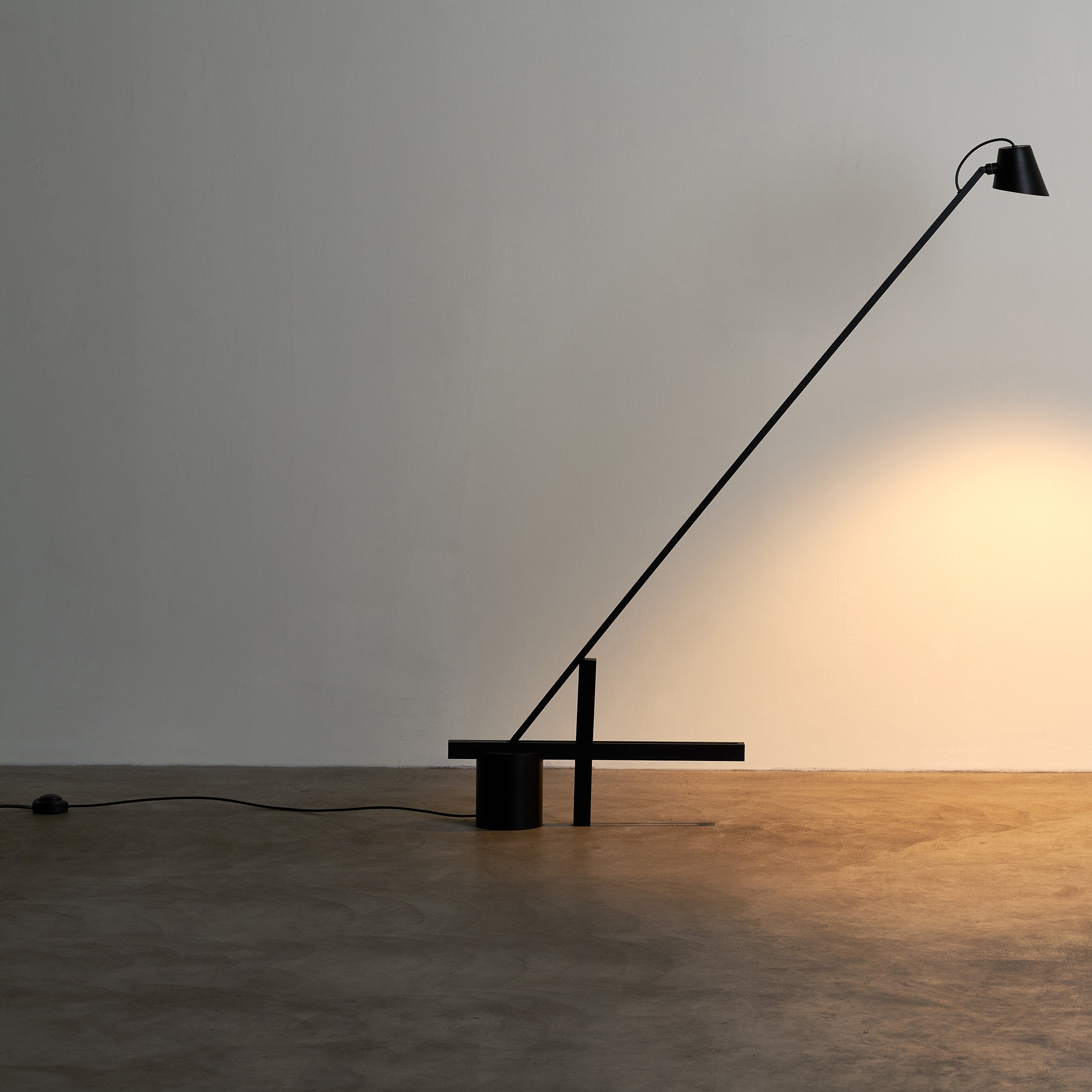 Diag Plus Floor Lamp