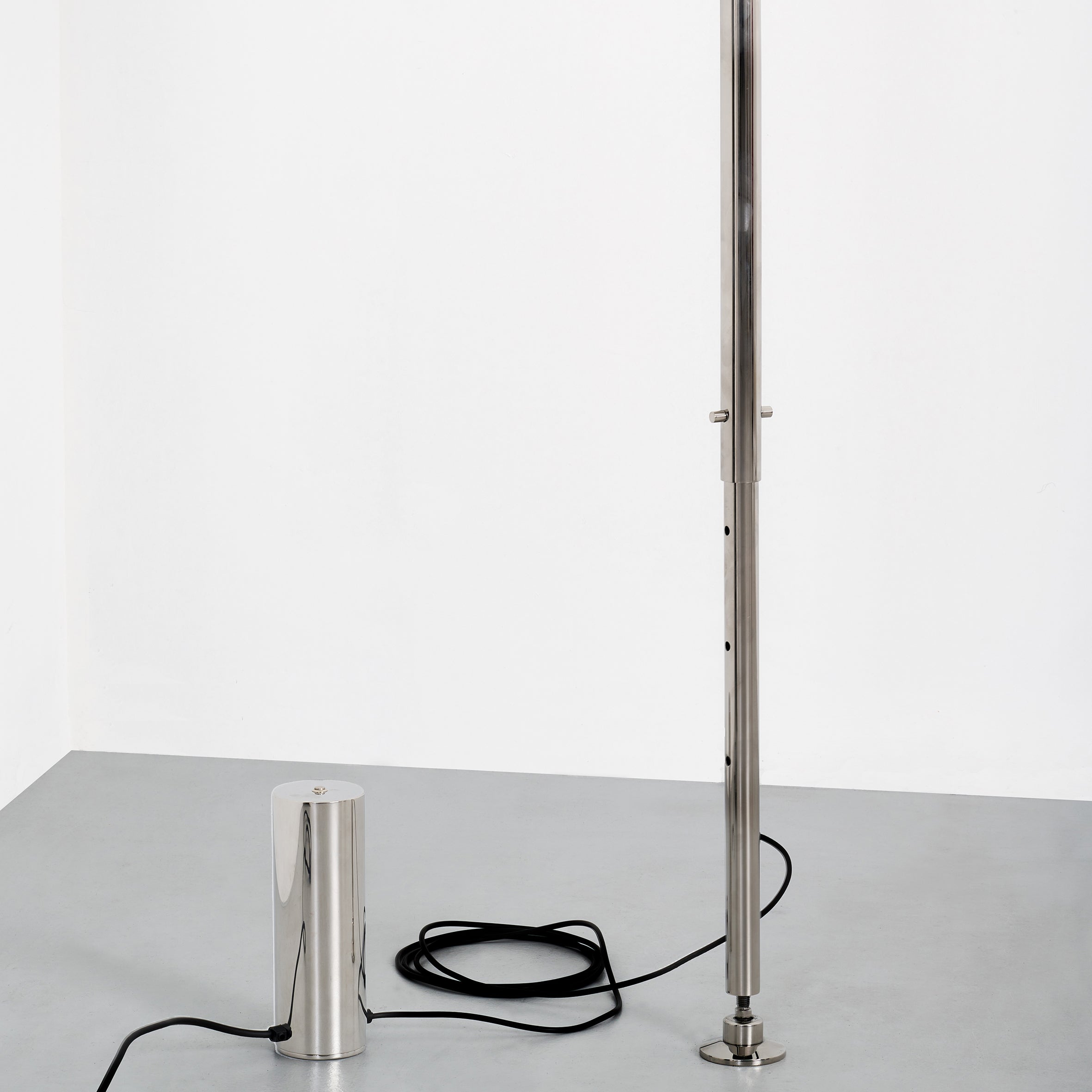 Spindle Floor to Ceiling Lamp