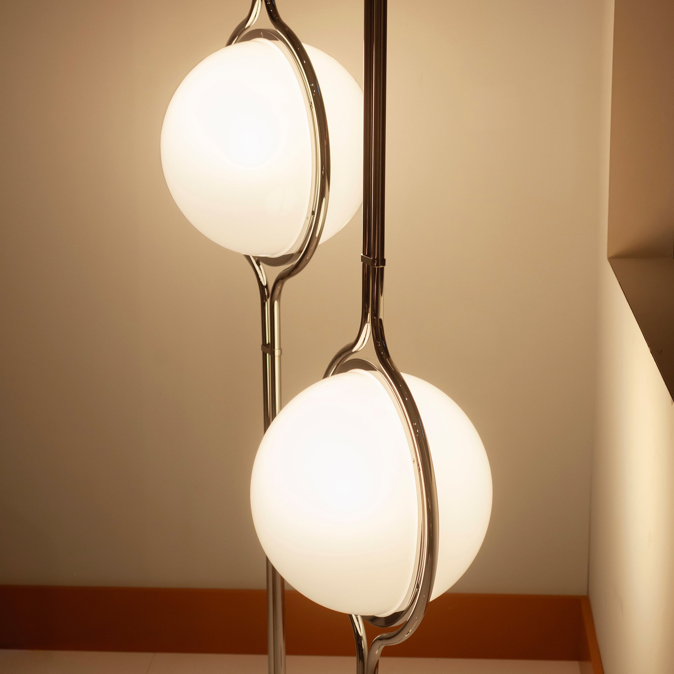 Dana Floor to Ceiling Lamp