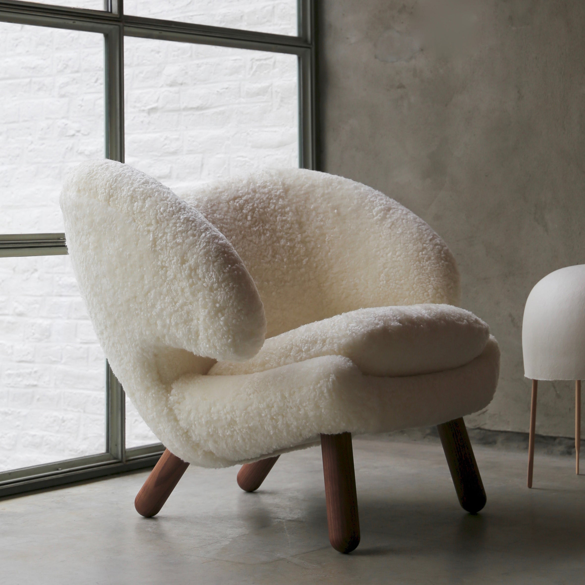 Pelican Lounge Chair - Sheepskin