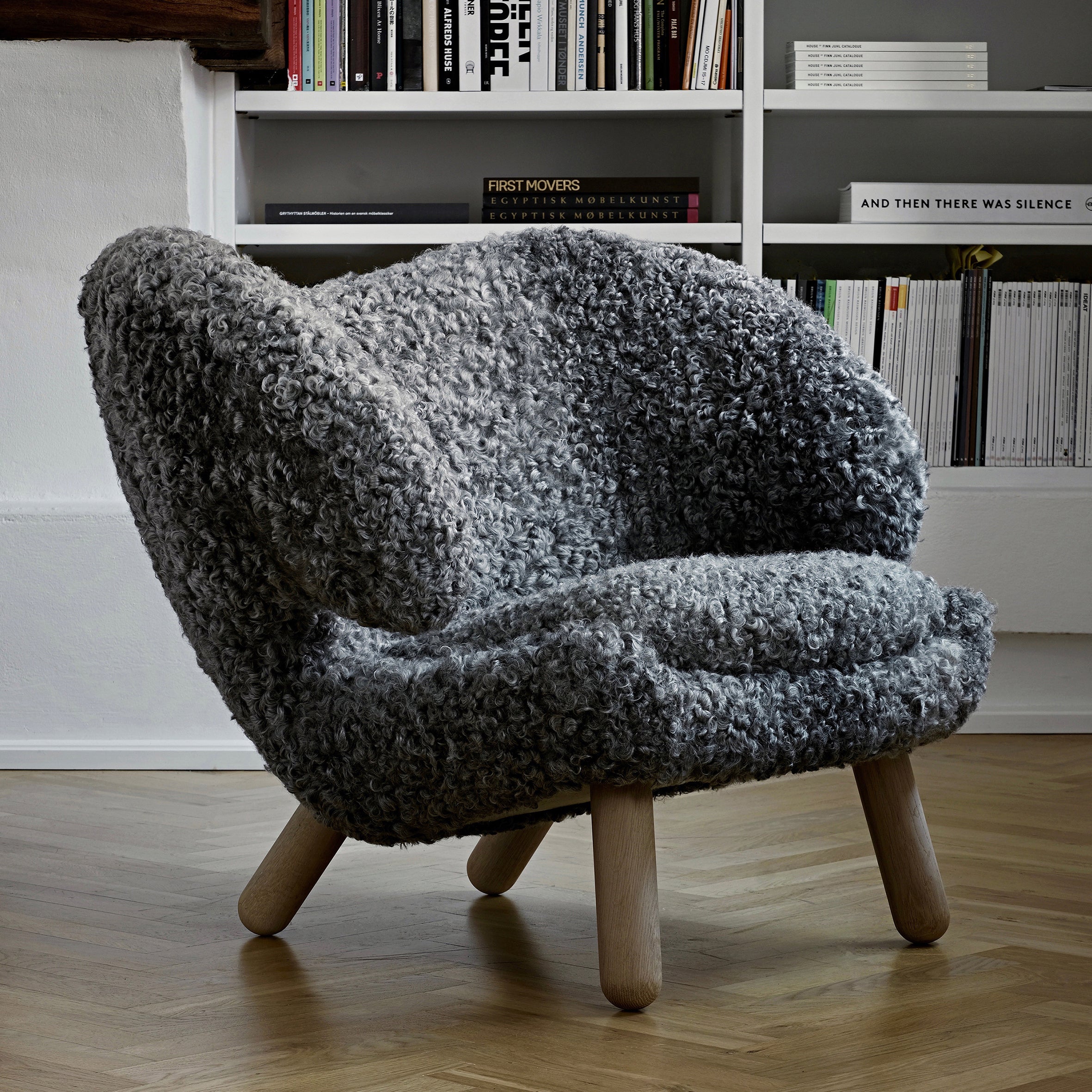 Pelican Lounge Chair - Sheepskin