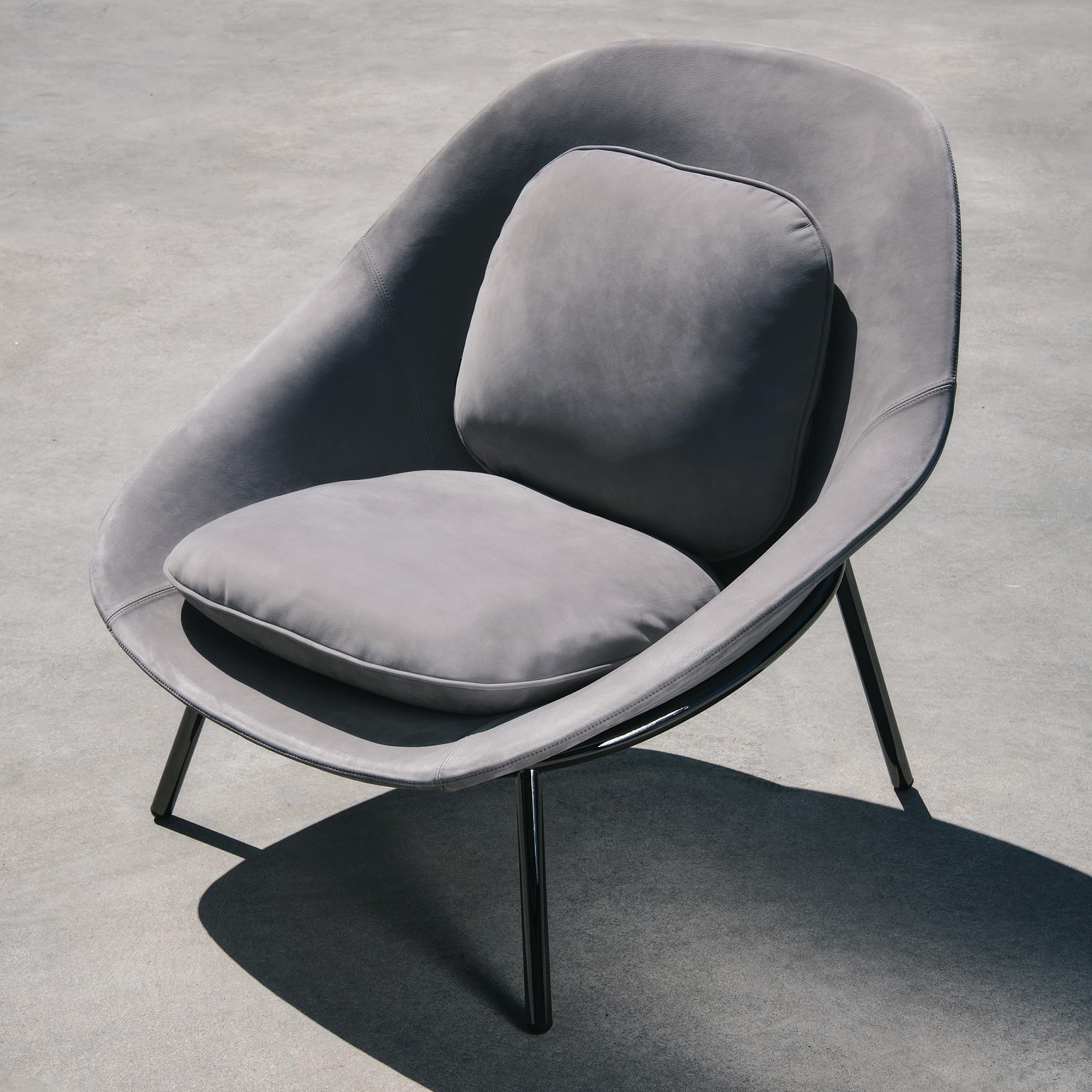 Amphora Lounge Chair