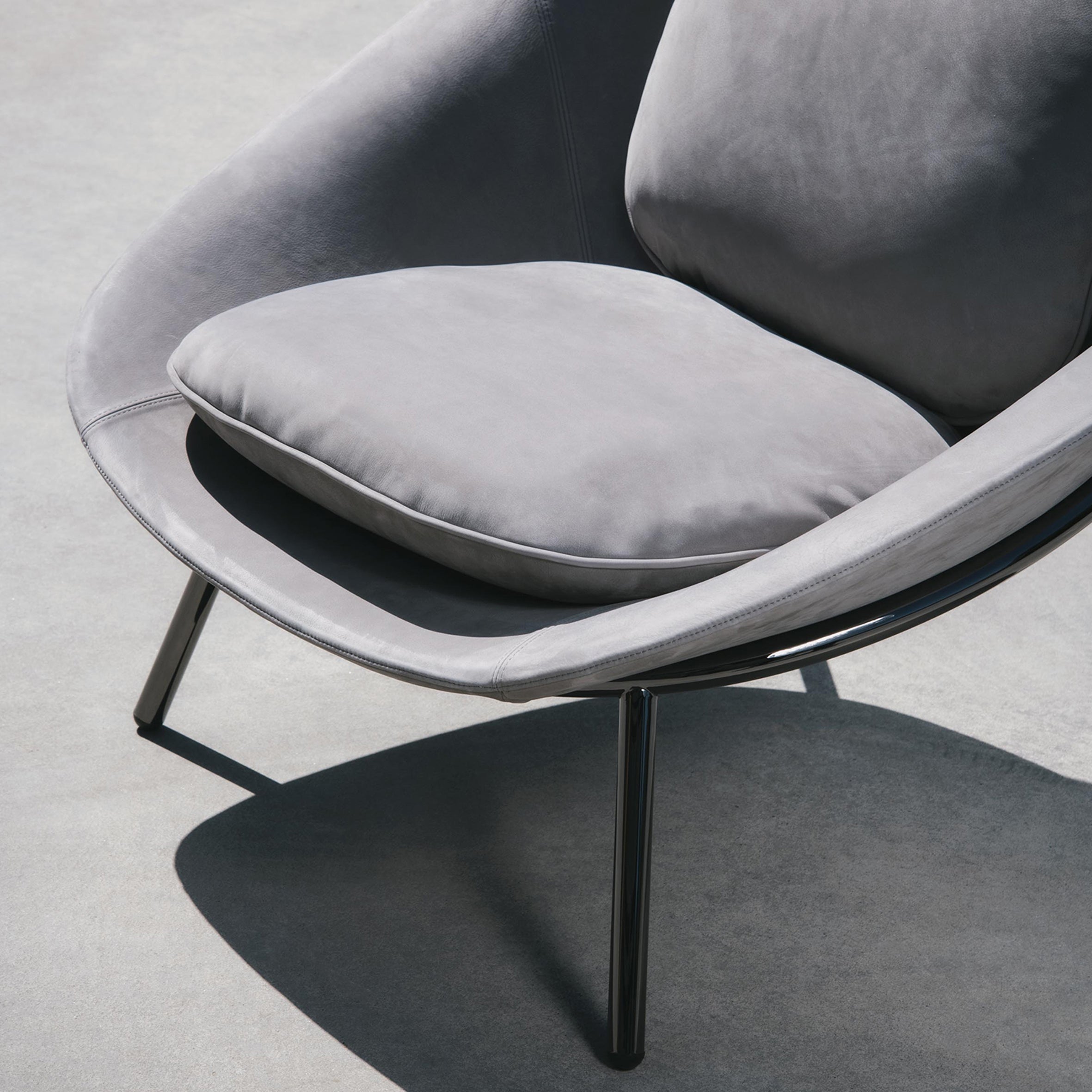 Amphora Lounge Chair